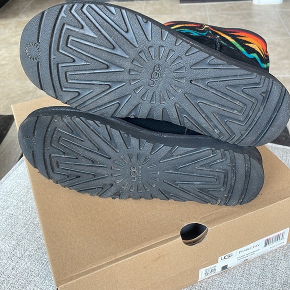 UGG/PENDLETON LIKE NEW BOOTS SIZE 8 - Picture 2 of 15